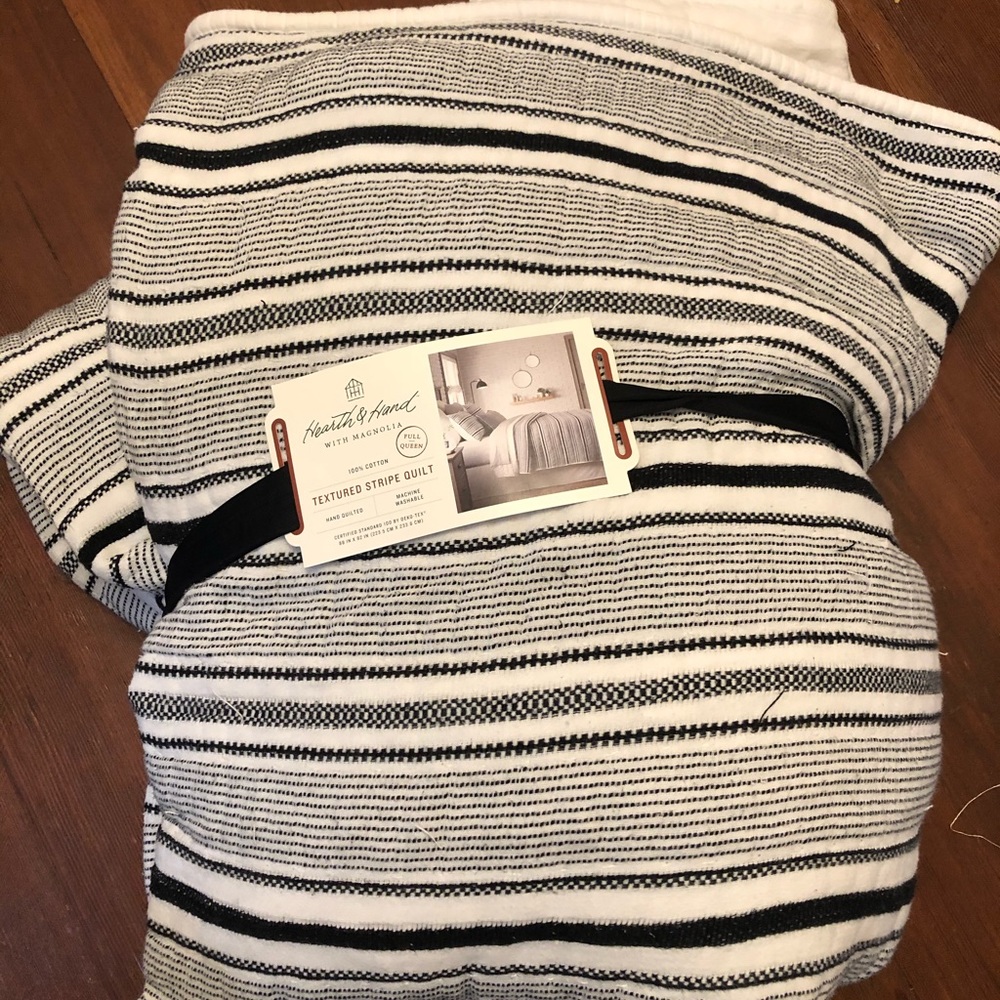 Magnolia comforter quilt